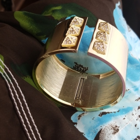 Victoria's Secret Gold Toned Bracelet - Picture 5 of 5